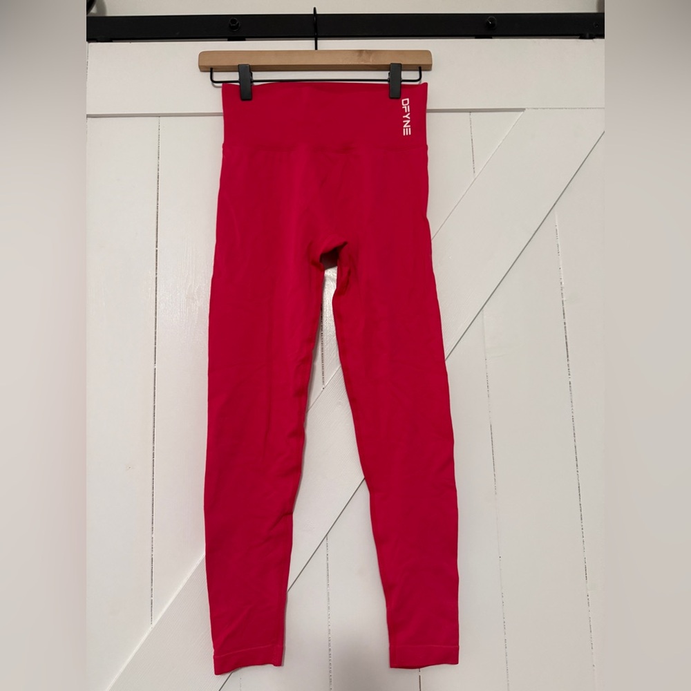 DFYNE Dynamic Leggings Color Rosa Pink Size Small *FLAW*